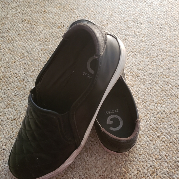 GUESS slide on black leather shoes - Picture 3 of 3